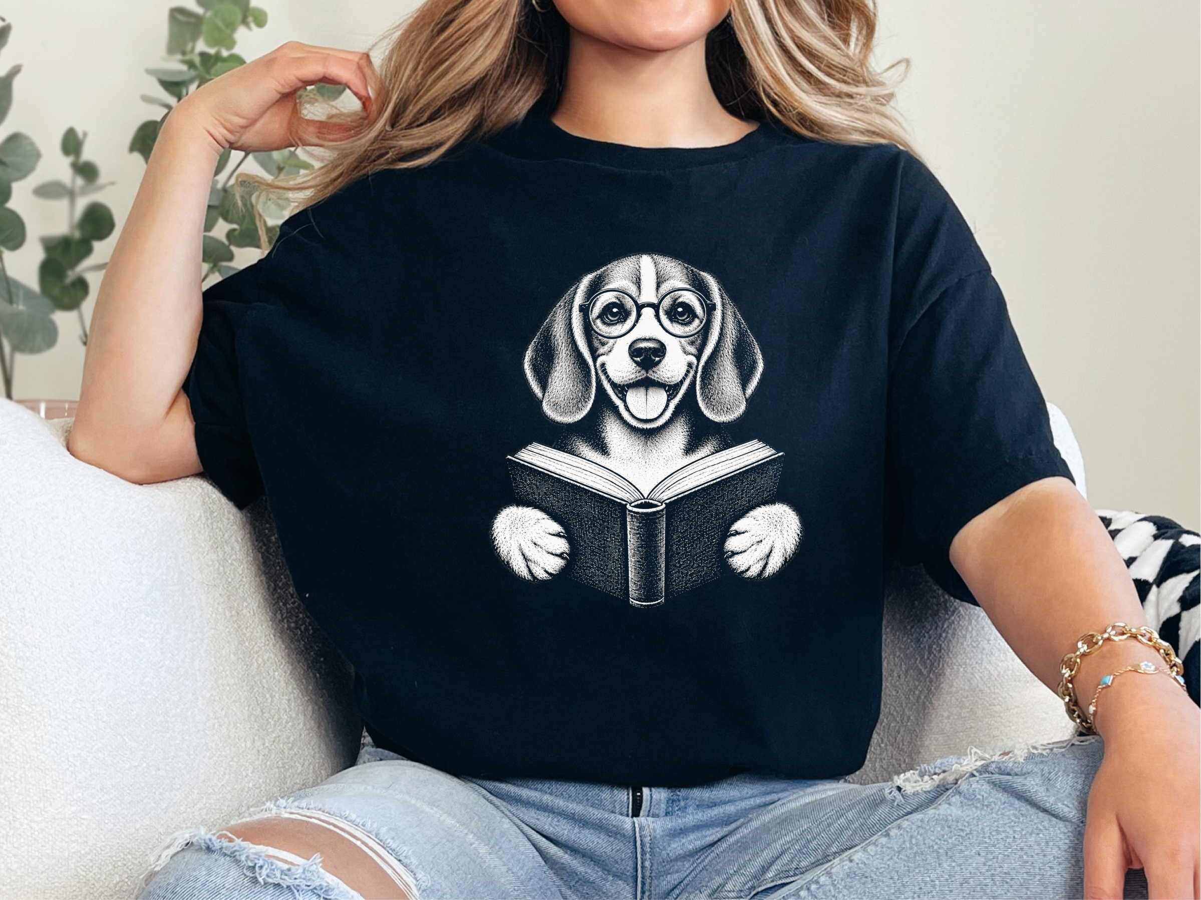 Reading Beagle Round Glasses Comfort Colors 1717 T-Shirt